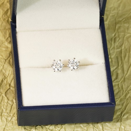 クラシックソリティアピアス（ステンレスポスト）即納品 (C)（1週間発送） クラシックソリティアピアス（ステンレスポスト）即納品 (C)（1