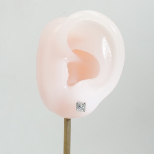 0.2ctプリンセスカットピアス J-E250418（4週間発送） | ピアス